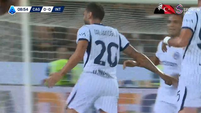 Hakan Çalhanoğlu Yeniden Sahneye Çıktı: Kaleciyi Göz Yuman Atakla Takımını Öne Geçirdi