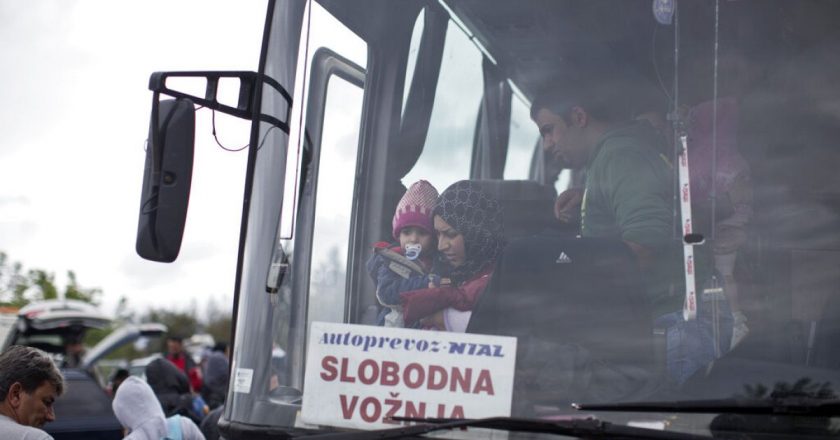 Sırbistan’da mültecileri taşıyan minibüs devrildi, 30’dan fazla kişi yaralandı