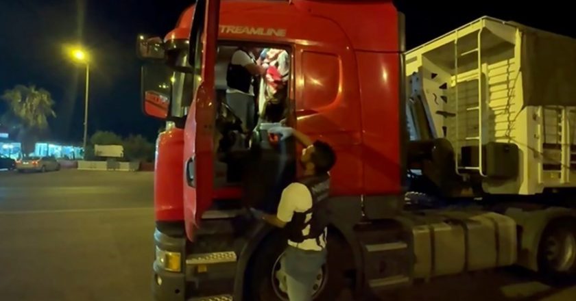 Kamyonunda 46 kilo esrar bulan şoförden pes ettiren itiraf: ‘Teslim edip parayı almak istedim’ – Son Dakika Türkiye Haberleri