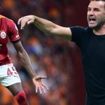 Galatasaray kuralları yanlış mı anladı? Sahadaki oyuncuların yarısı değişince… Serdar Ali Çelikler’den “Kitapta yazmıyor” açıklaması Galatasaray