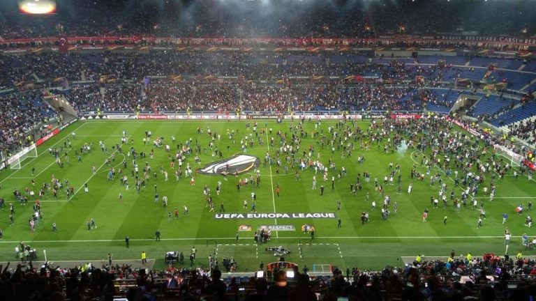 Beşiktaş’tan Lyon açıklaması! taraftarlar stadyumda