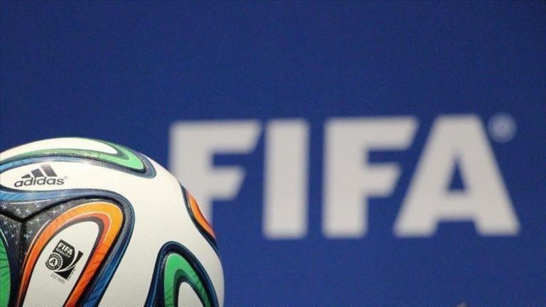 FIFA, İsrail’in futboldan men edilmesi çağrısını bir kez daha erteledi