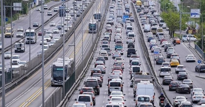 İstanbul’da trafik yoğunluğu yüzde 70’in üzerinde arttı – Son Dakika Spor Haberleri