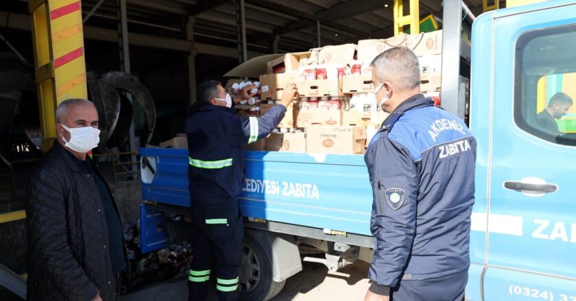 Mersin'de son kullanma tarihi geçmiş 4 bin 700 ketçap ve mayonez ele geçirildi