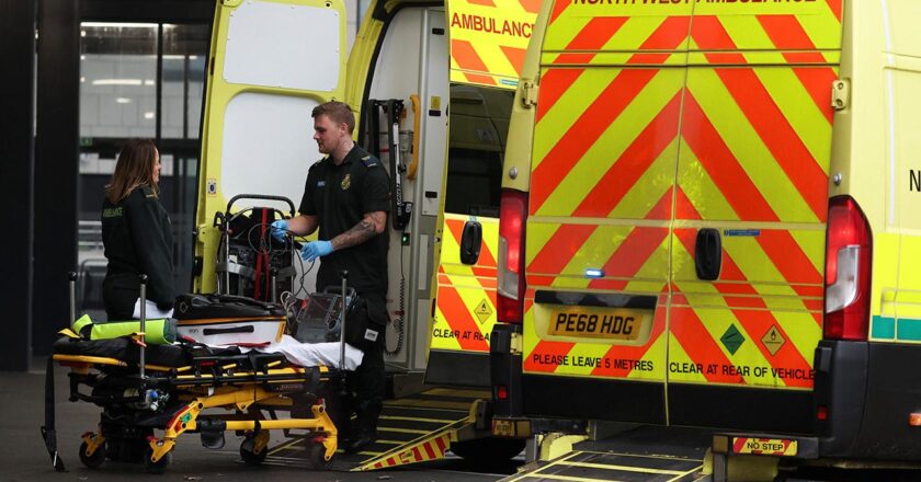 İngiltere’de sağlık krizi: Hastalar koridorlarda tedavi ediliyor