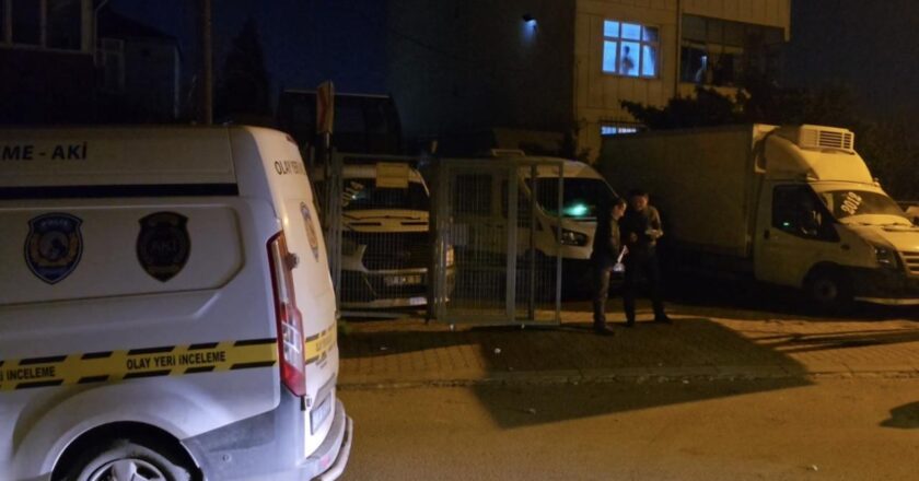 Tüfekle fotoğraf çeken iki arkadaştan biri vurularak hayatını kaybetti.