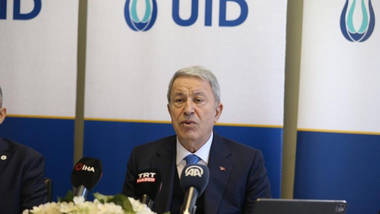 Hulusi Akar, Türklere ve Müslümanlara yönelik saldırılara dikkat çekti