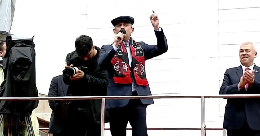 Özgür Özel, Yoezgat etkinliğinde Başkan Erdoğan’a döndü: “Bu yaptığınız korkaklık”