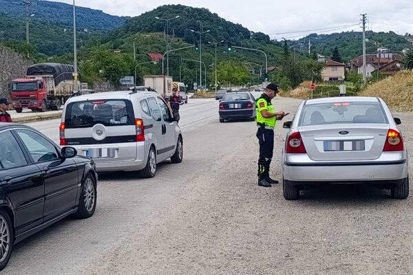 Düzce’deki 2 bin 44 araca 2 bin sürücüye ceza yargılamaları uygulandı