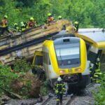 Almanya’daki yolcu treni pistten ayrıldı: 3 ölü, 34 yaralı