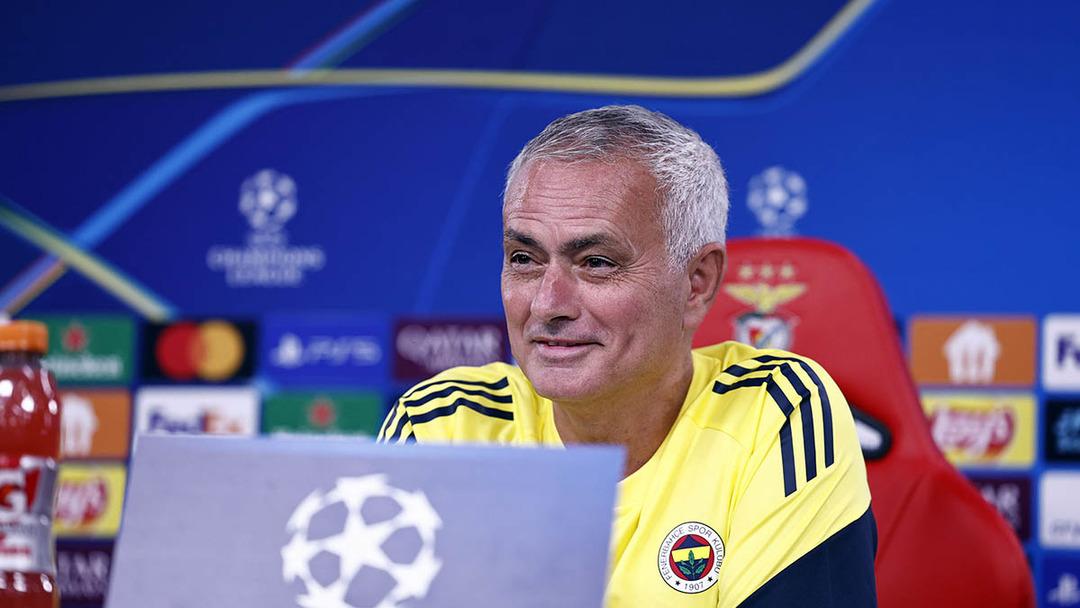 Kazanmadan önce kabul ettiği ortaya çıktı! İşte Jose Mourinho'nun Fenerbahce tarafından gönderilen yeni takımı ... Aziz Yildirim çok şaşırdı! 2
