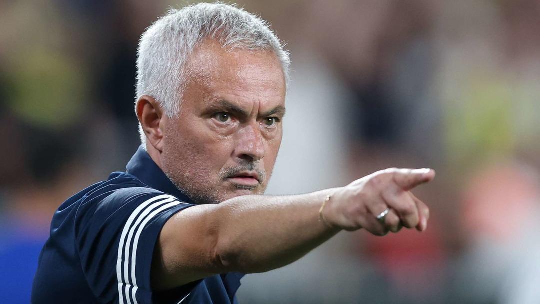 Kazanmadan önce kabul ettiği ortaya çıktı! İşte Jose Mourinho'nun Fenerbahce tarafından gönderilen yeni takımı ... Aziz Yildirim çok şaşırdı! 3