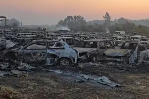 Yunanistan’daki Gümrük İdaresi parkında 550 araç yandı