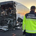 Otobüs Anadolu Otoyolu’ndaki kamyona çarptı: 1 ölü, 10 yaralı