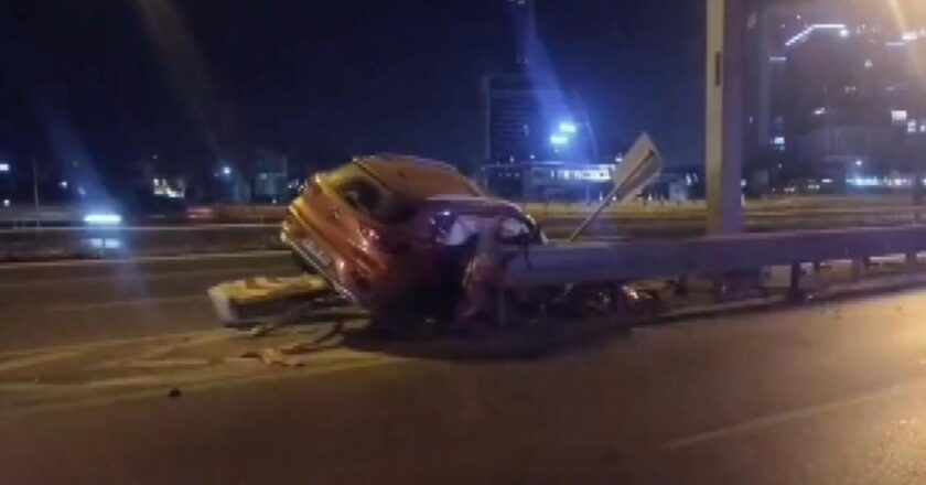 Araba Atakehir’in bariyerine çarptı: 3 kişi ciddi şekilde yaralandı