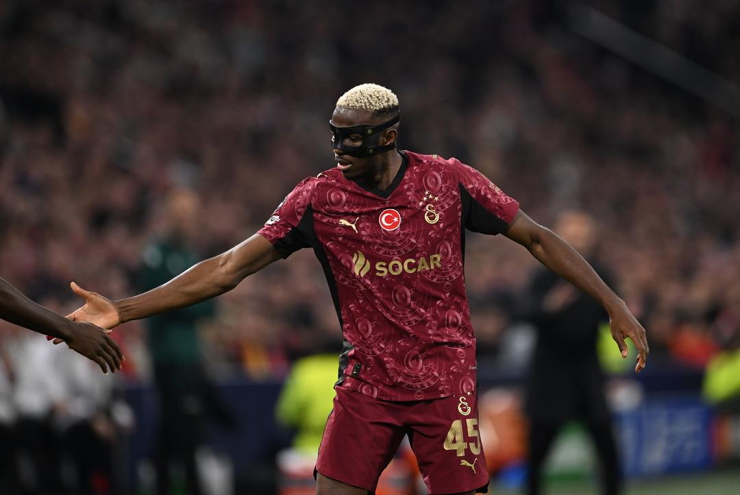 Ajax maçının ardından taraftarlar Osimhen'in yeni değerini açıkladı! Hat-trick'in ardından sosyal medya ortalığı karıştırdı 1