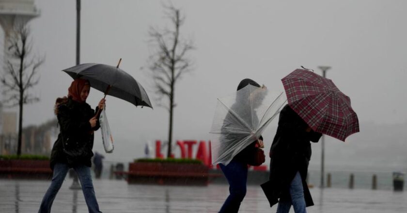 Meteorolojiden şiddetli yağış ve fırtına ikazı