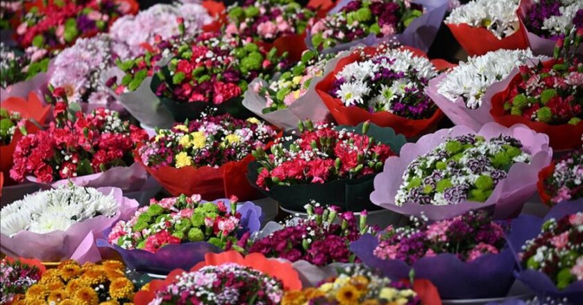 Eşine Gizemli Çiçek Gönderen Kişi Boşanma Sebebi Oldu
