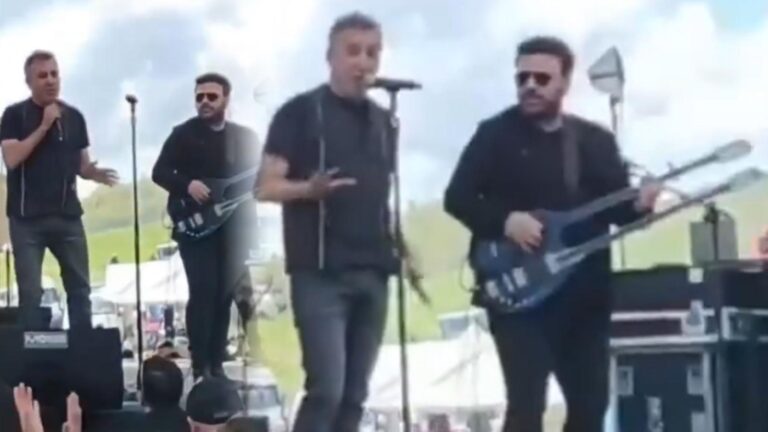 Haluk Levent konser sırasında rahatsızlandı! “Yaklaşık 10 dakikadır acayip ağrıyor”